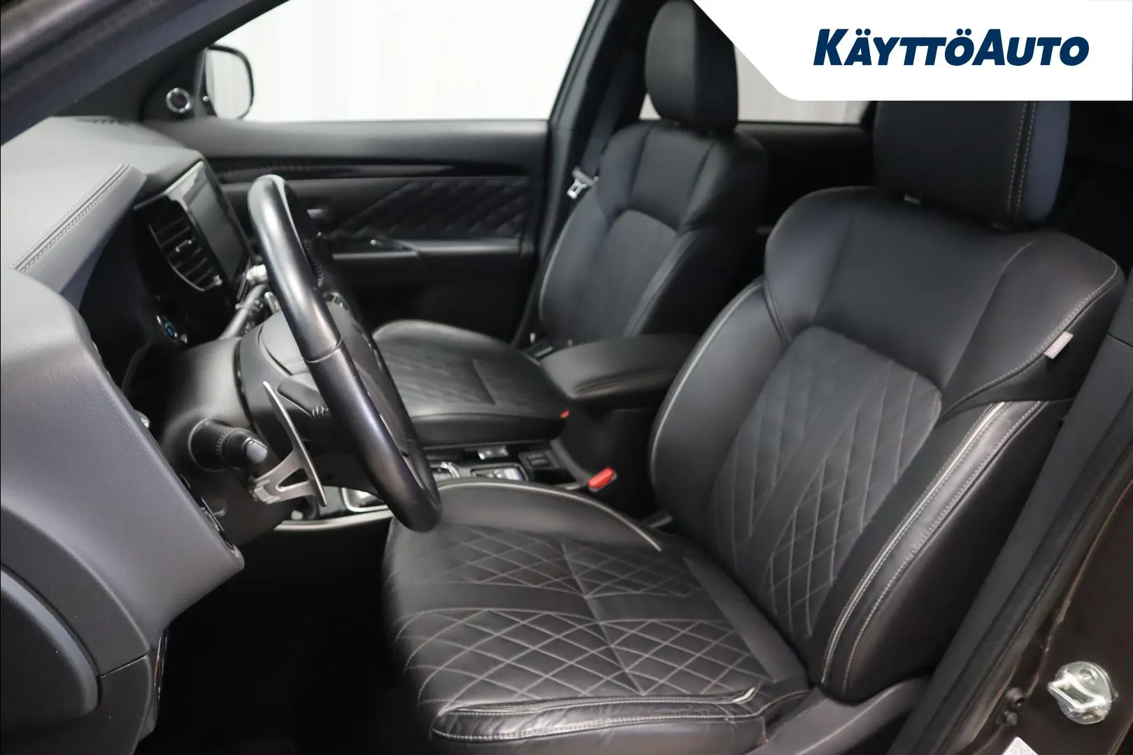 MITSUBISHI Outlander PHEV FOJ-625 carousel image
