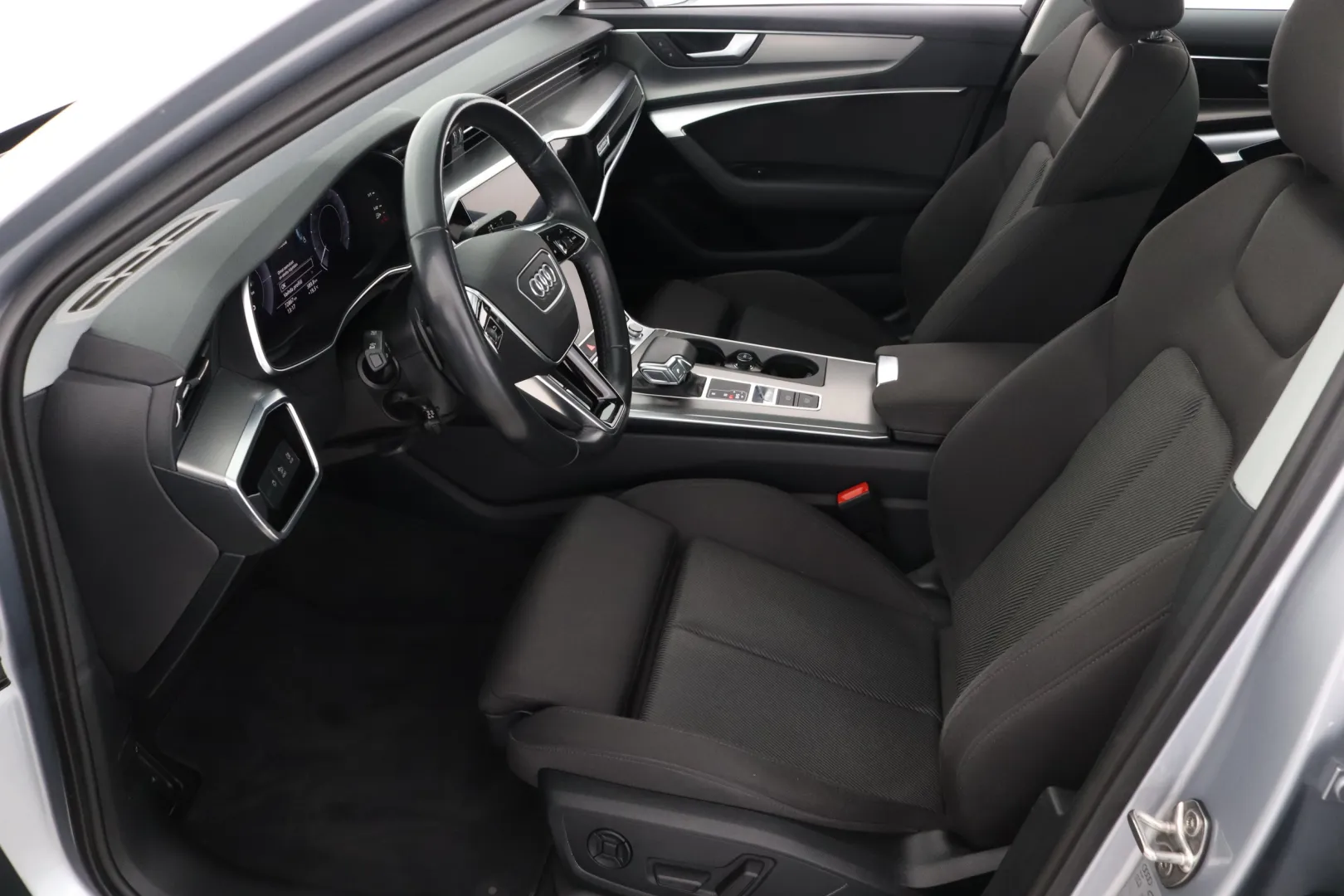 Audi A6 YKJ-118 carousel image