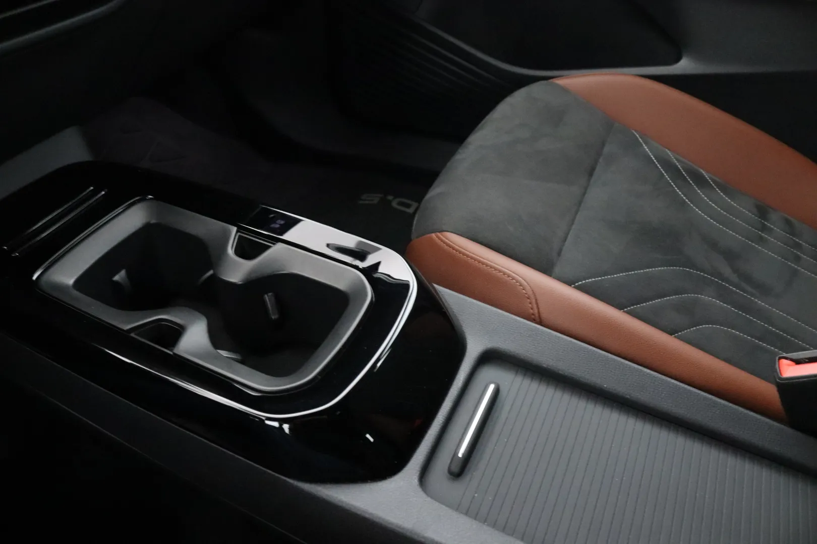 VOLKSWAGEN ID.5 LRS-753 carousel image