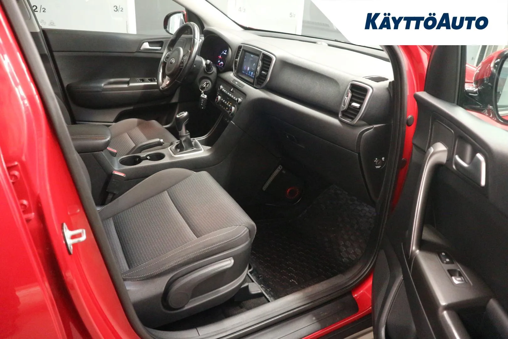 KIA Sportage UZR-599 carousel image