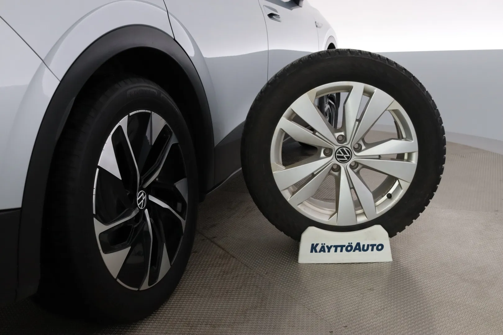 VOLKSWAGEN ID.4 GOU-535 carousel image