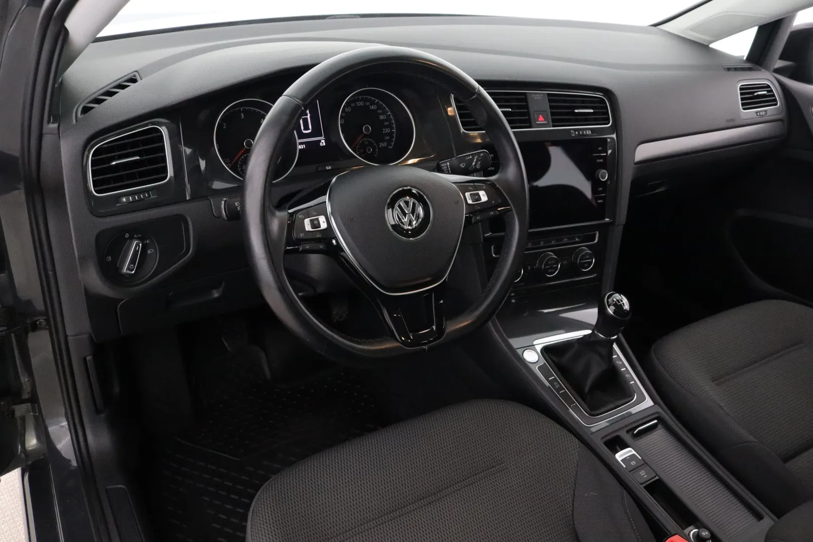 VOLKSWAGEN GOLF MNJ-265 carousel image