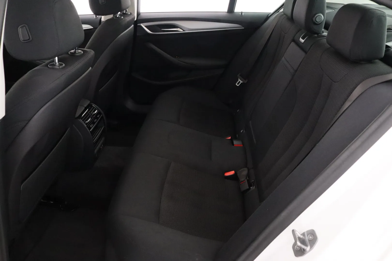 BMW 530 YLO-379 carousel image