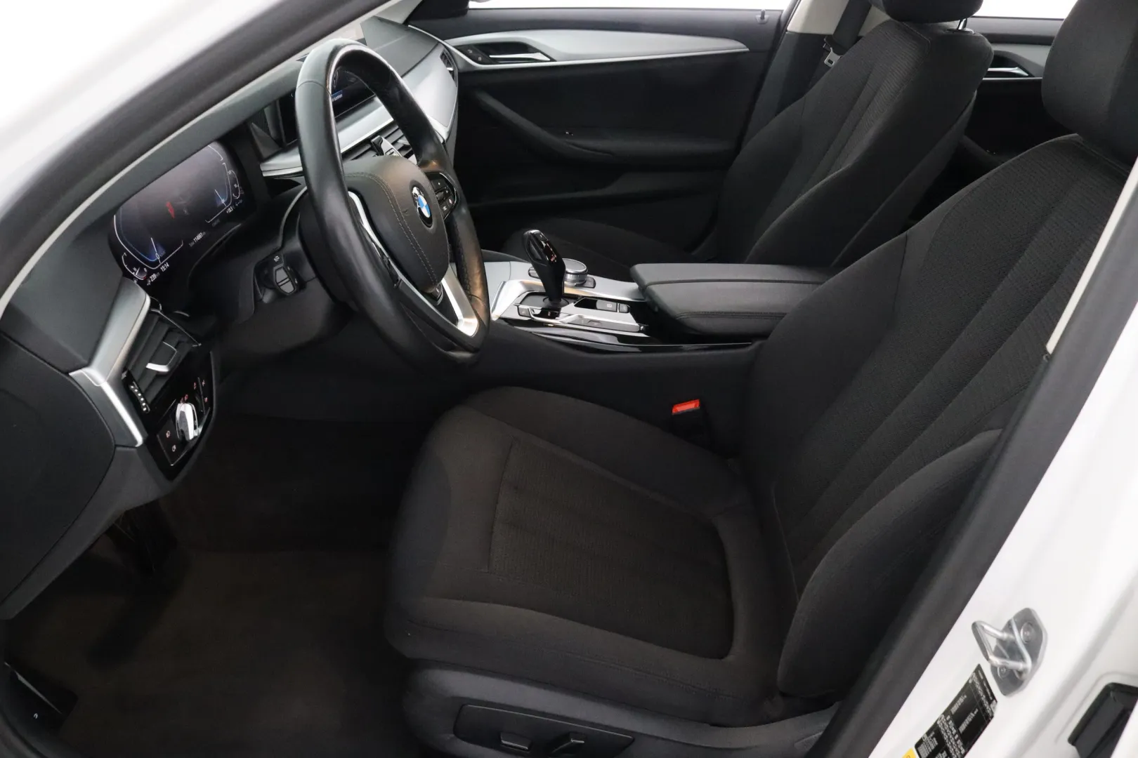 BMW 530 YLO-379 carousel image