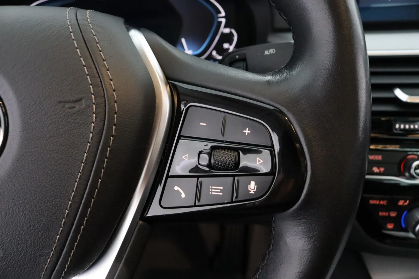 BMW 530 YLO-379 carousel image