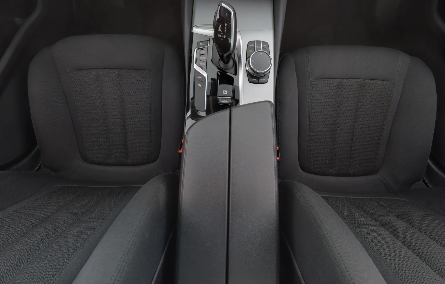 BMW 530 YLO-379 carousel image