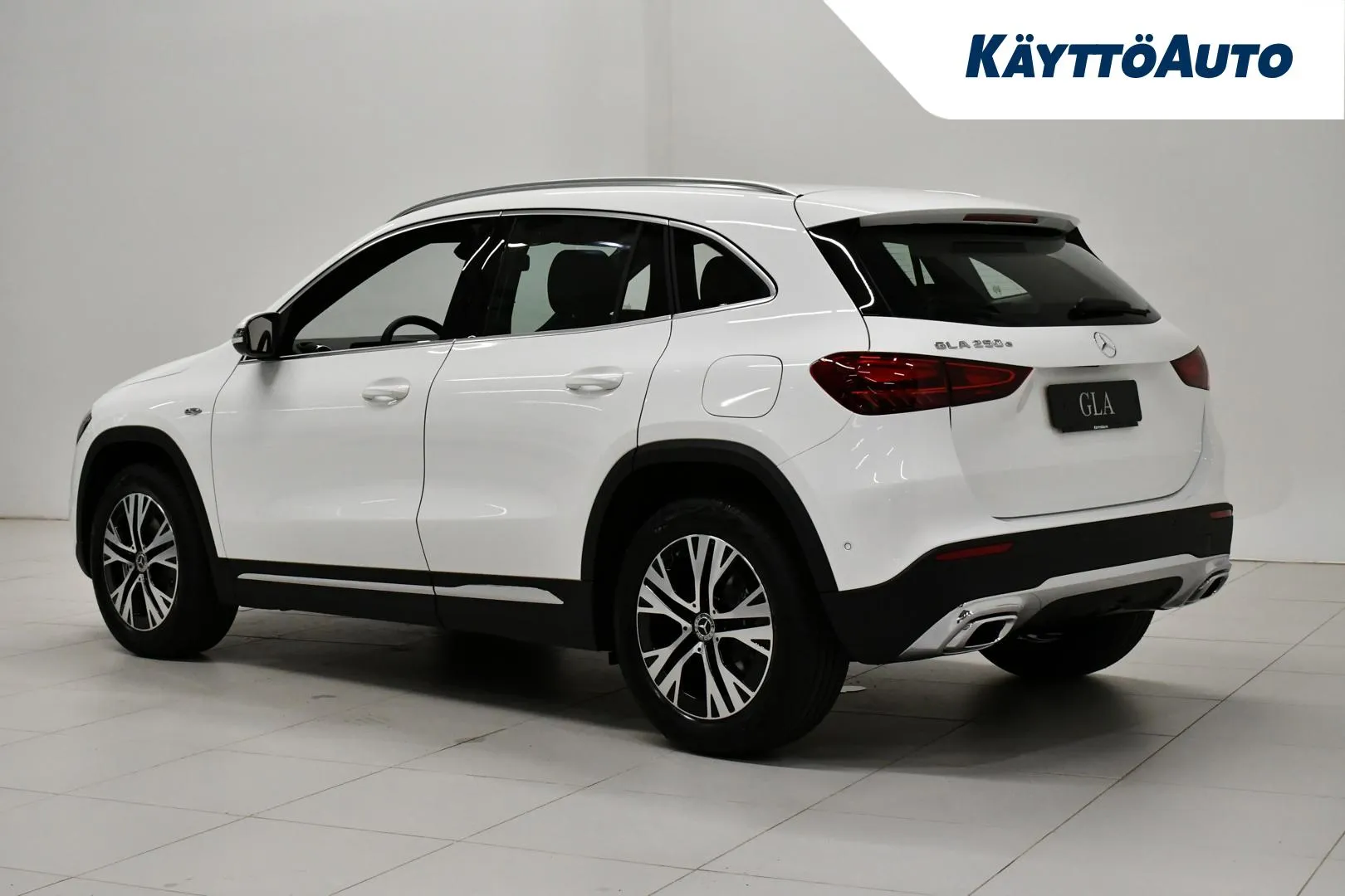 Mercedes-Benz GLA CSF-924 carousel image