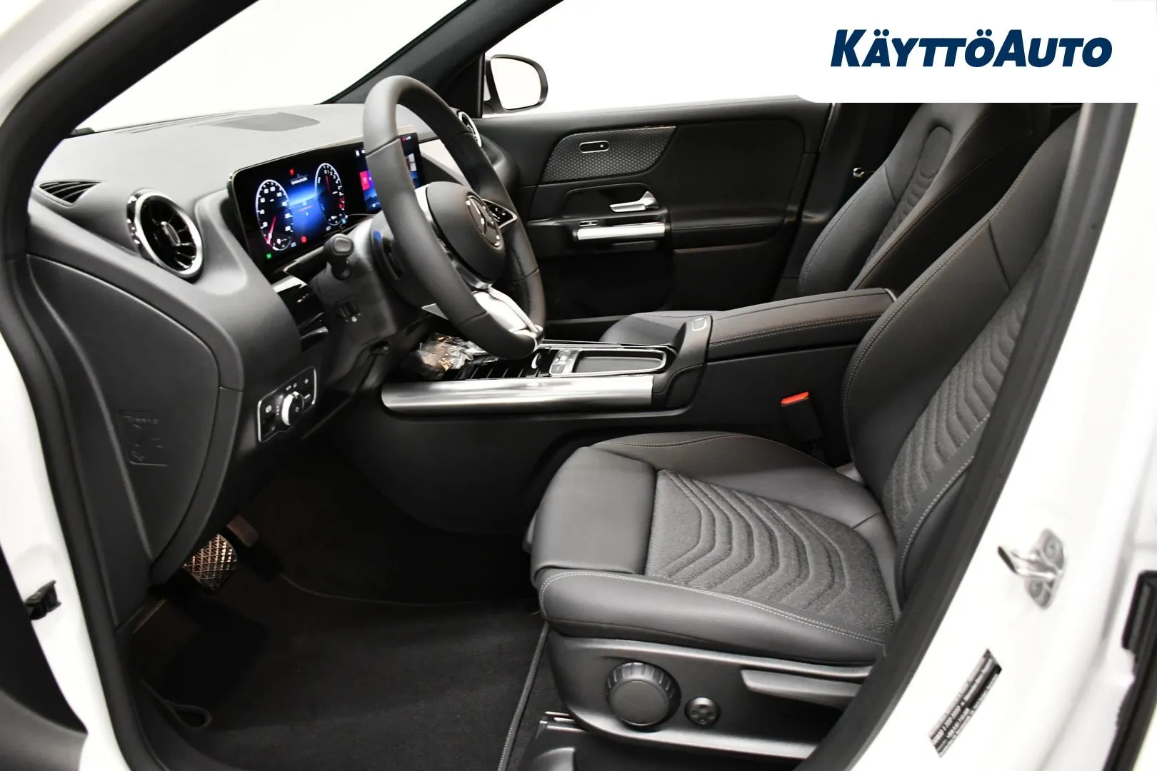 Mercedes-Benz GLA CSF-924 carousel image