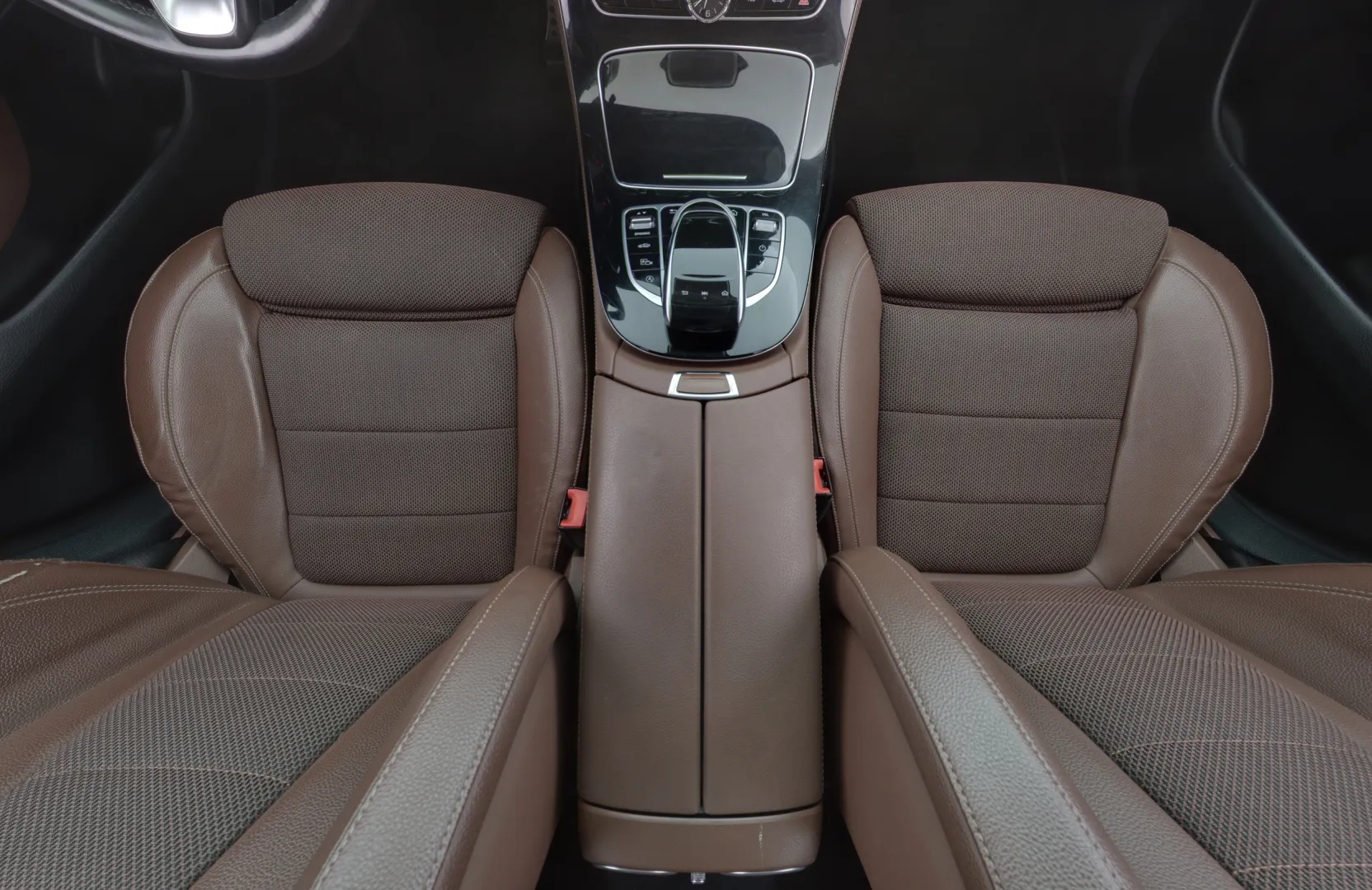 MERCEDES-BENZ E OVR-606 carousel image