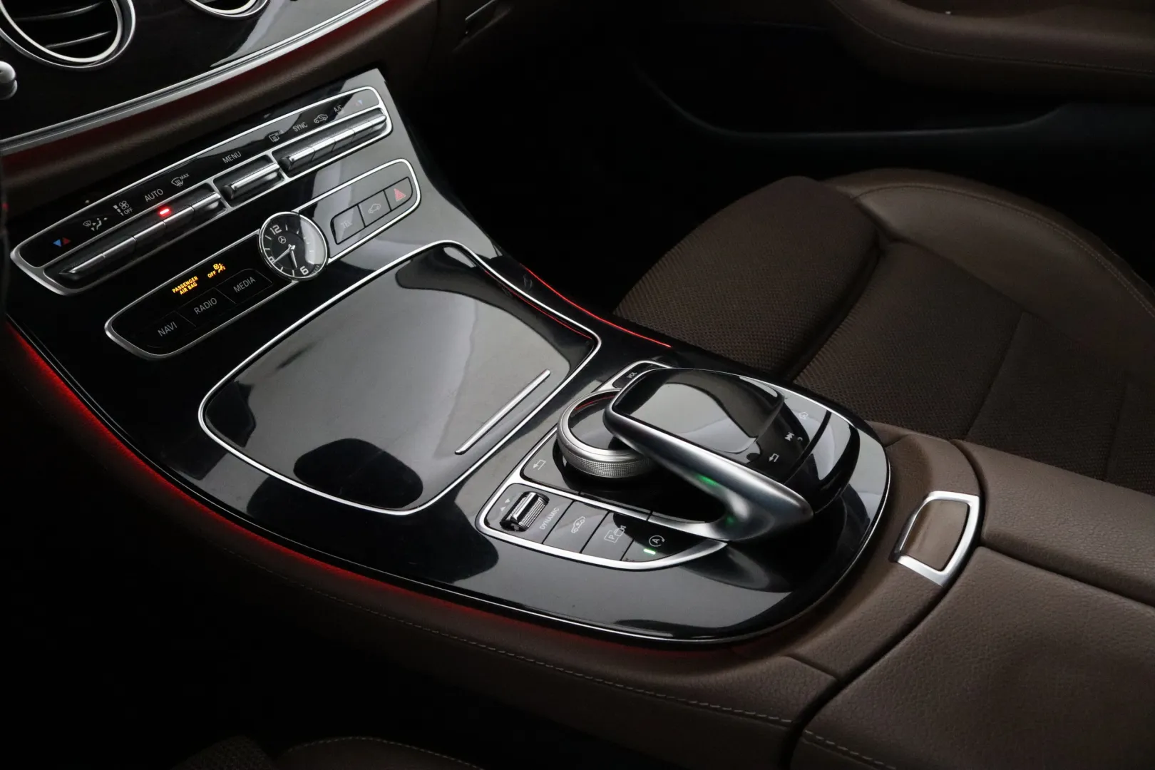 MERCEDES-BENZ E OVR-606 carousel image
