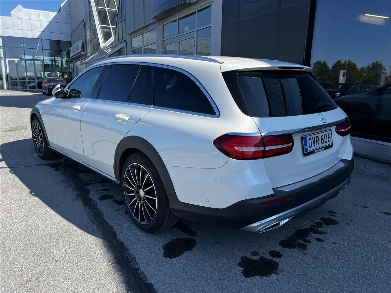 Mercedes-Benz E OVR-606 carousel image