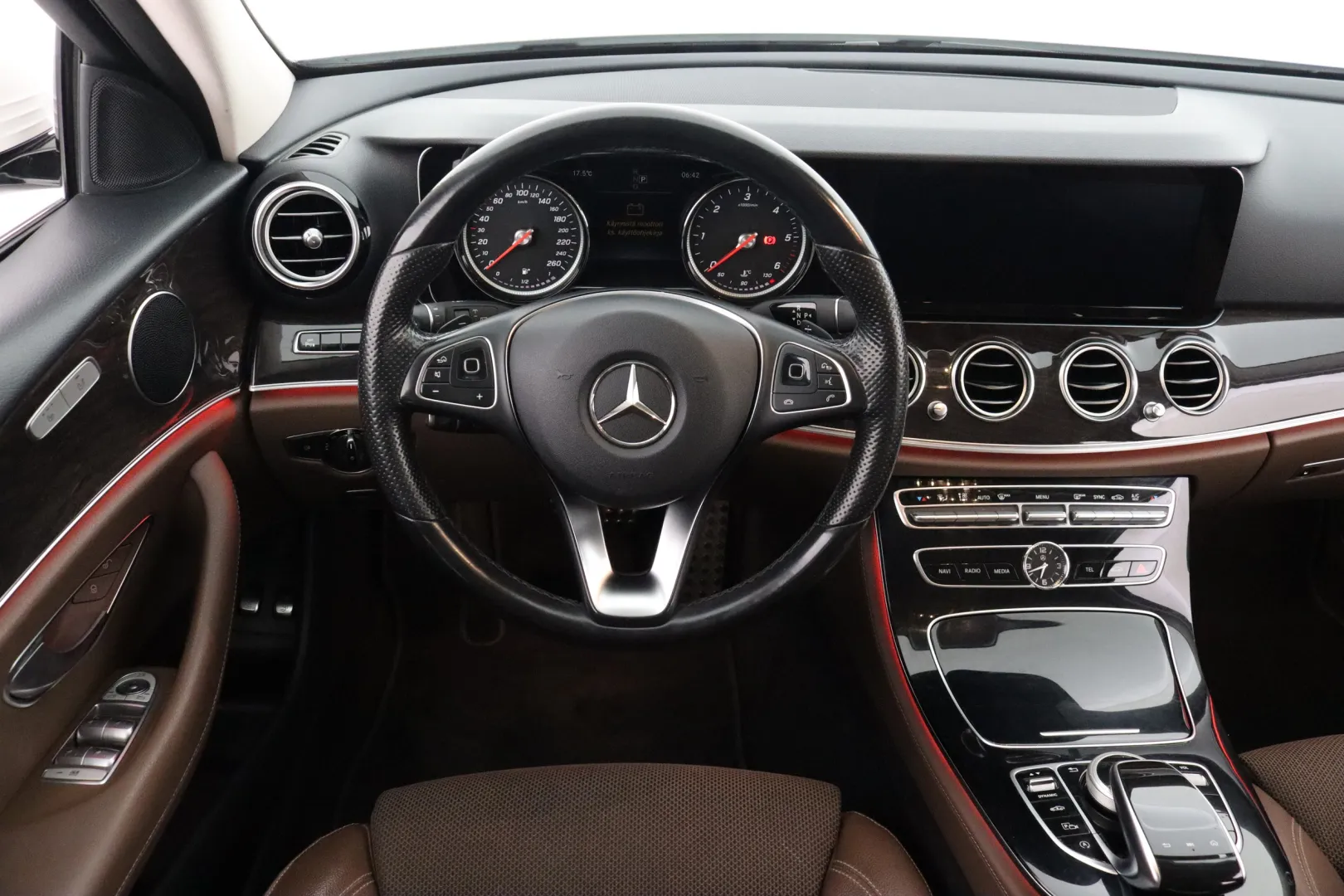 MERCEDES-BENZ E OVR-606 carousel image