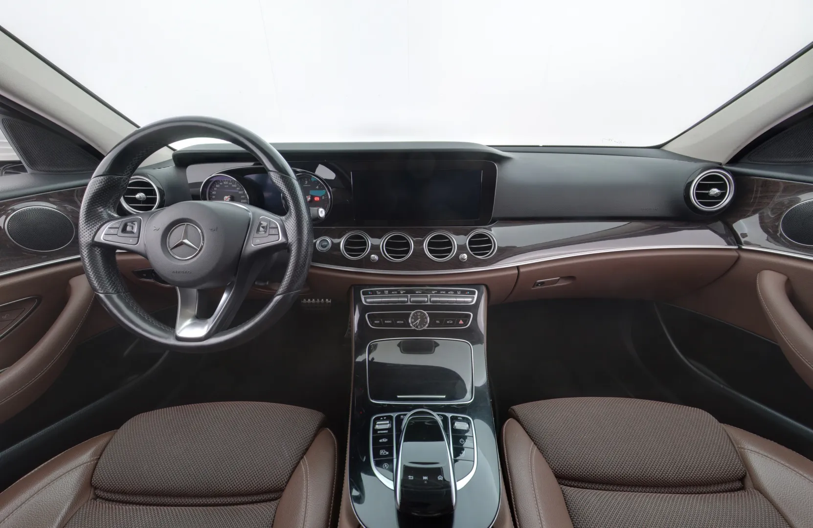 MERCEDES-BENZ E OVR-606 carousel image