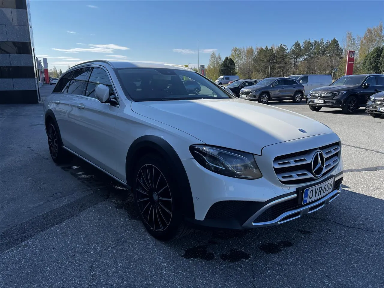 Mercedes-Benz E OVR-606 carousel image