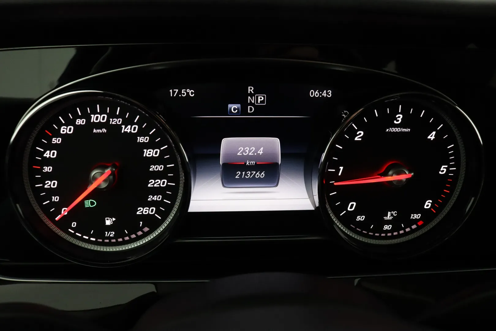 MERCEDES-BENZ E OVR-606 carousel image