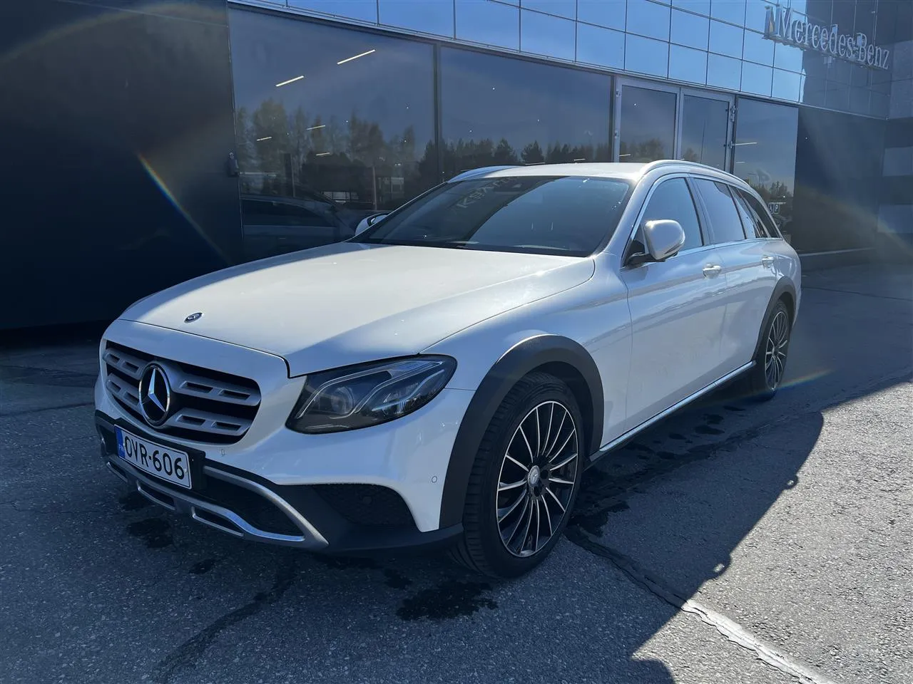 Mercedes-Benz E OVR-606 carousel image
