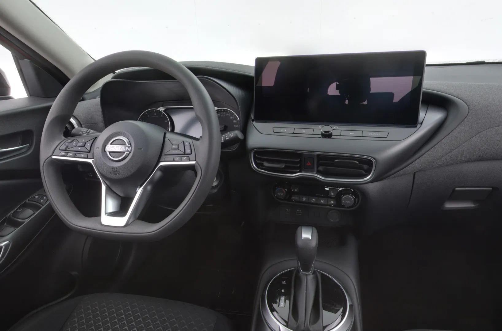 Nissan Juke SZJ-138 carousel image