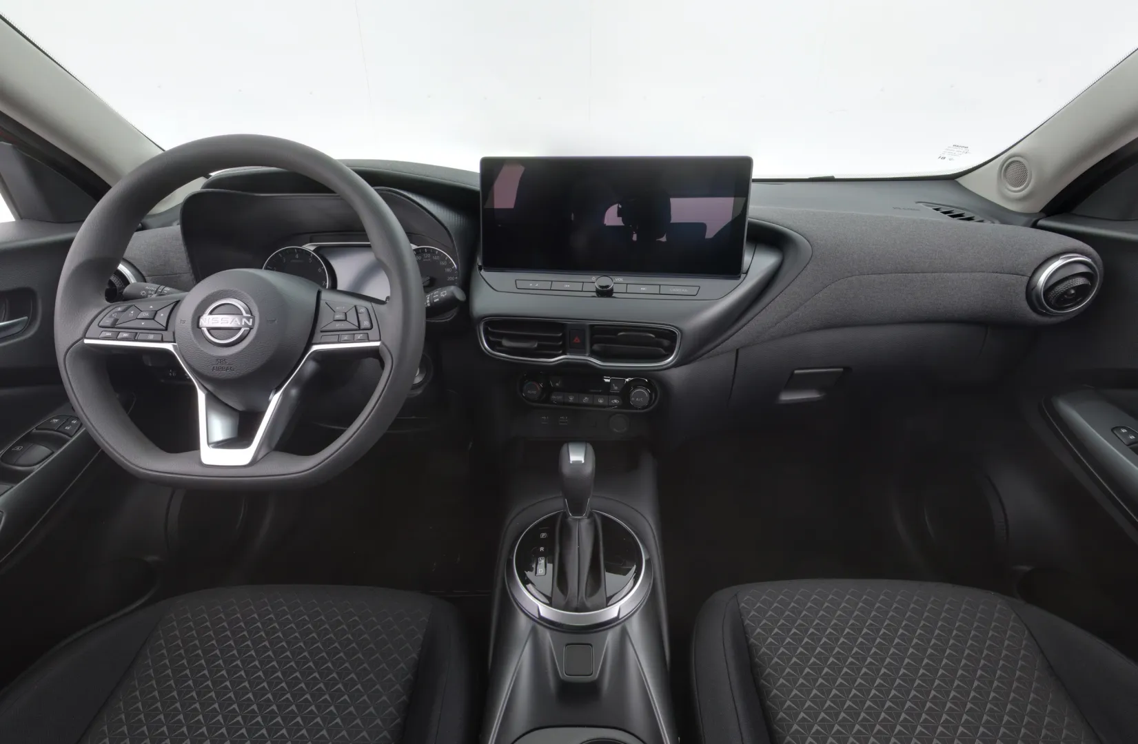 Nissan Juke SZJ-138 carousel image