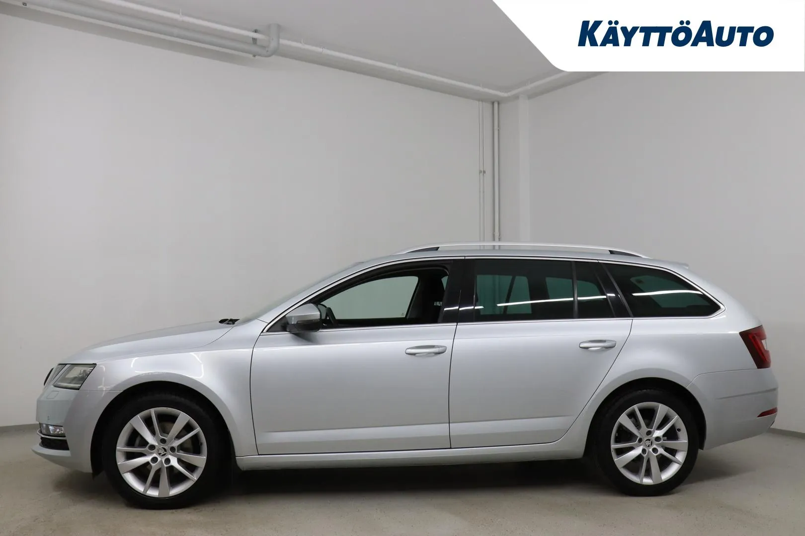 SKODA Octavia OZP-999 carousel image