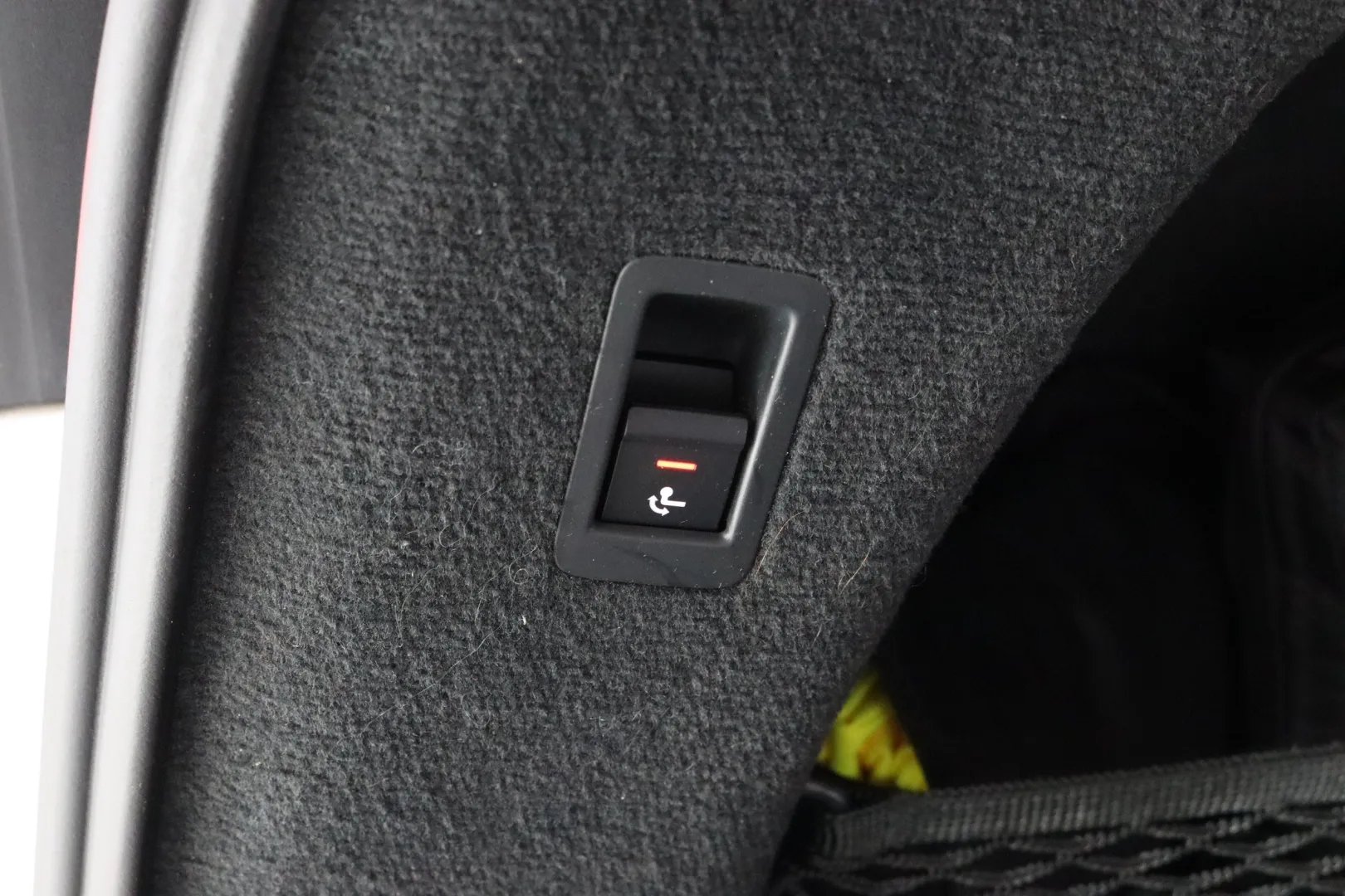 Audi A6 EUH-870 carousel image