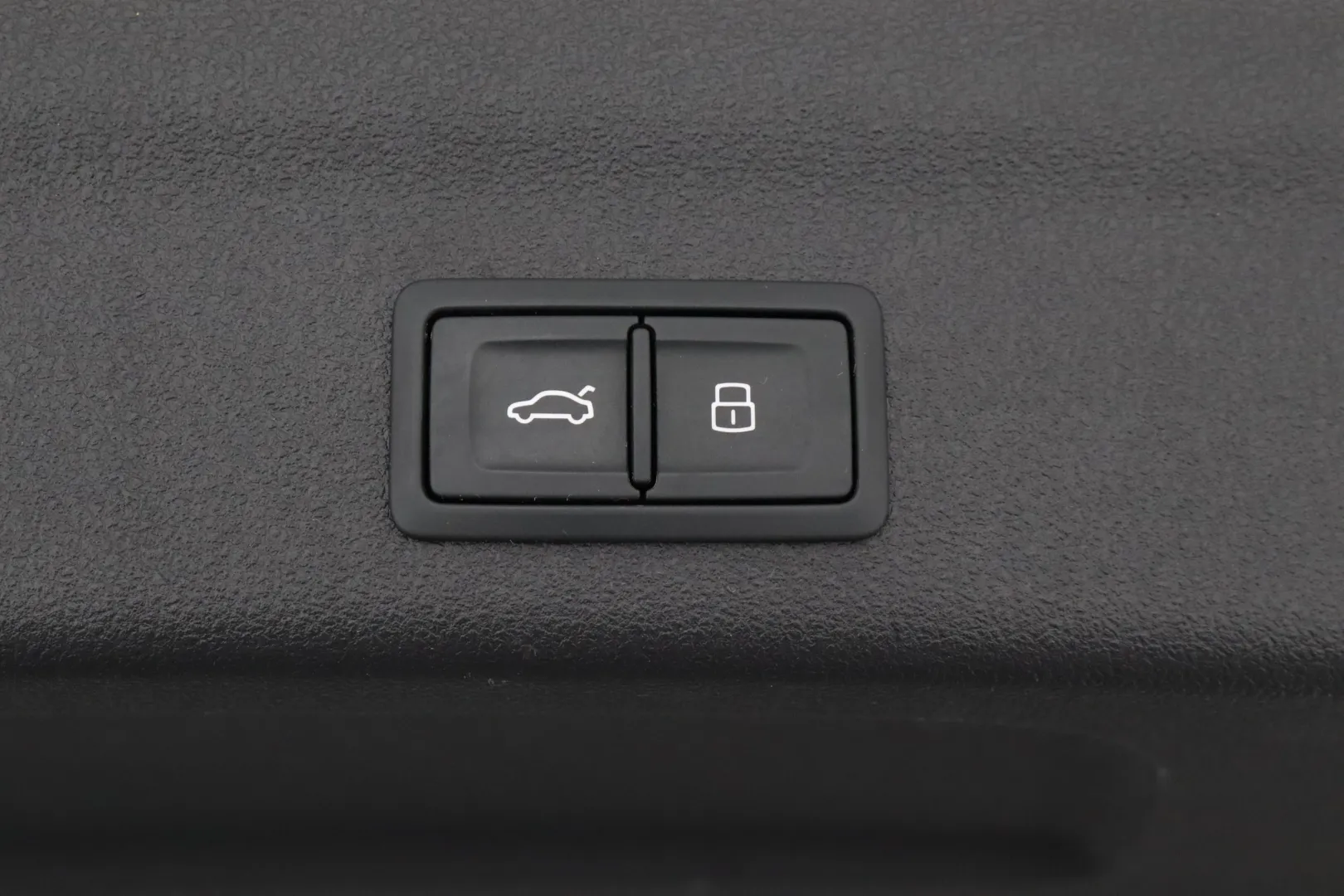 Audi A6 EUH-870 carousel image