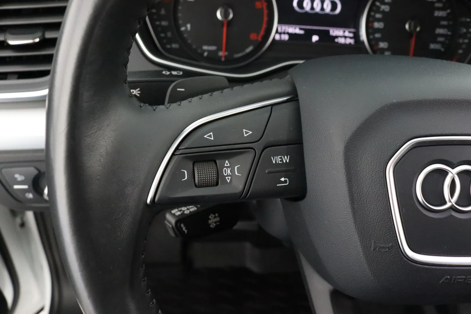 AUDI Q5 LOH-104 carousel image