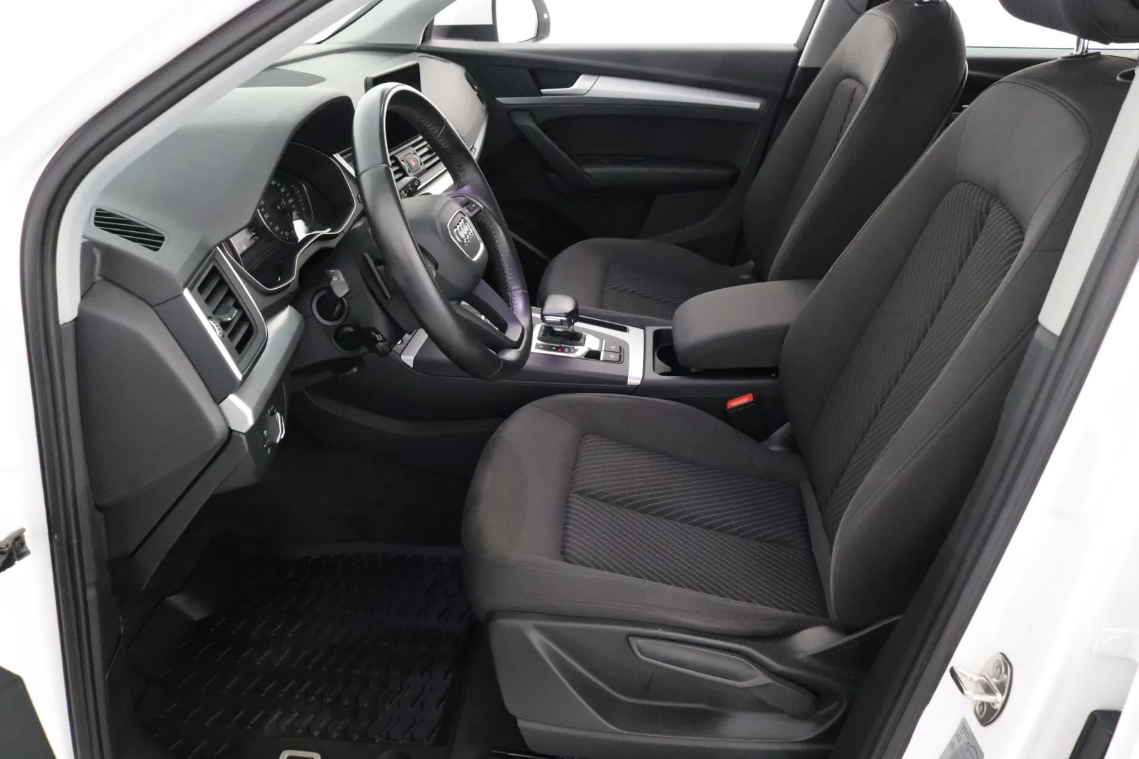 AUDI Q5 LOH-104 carousel image