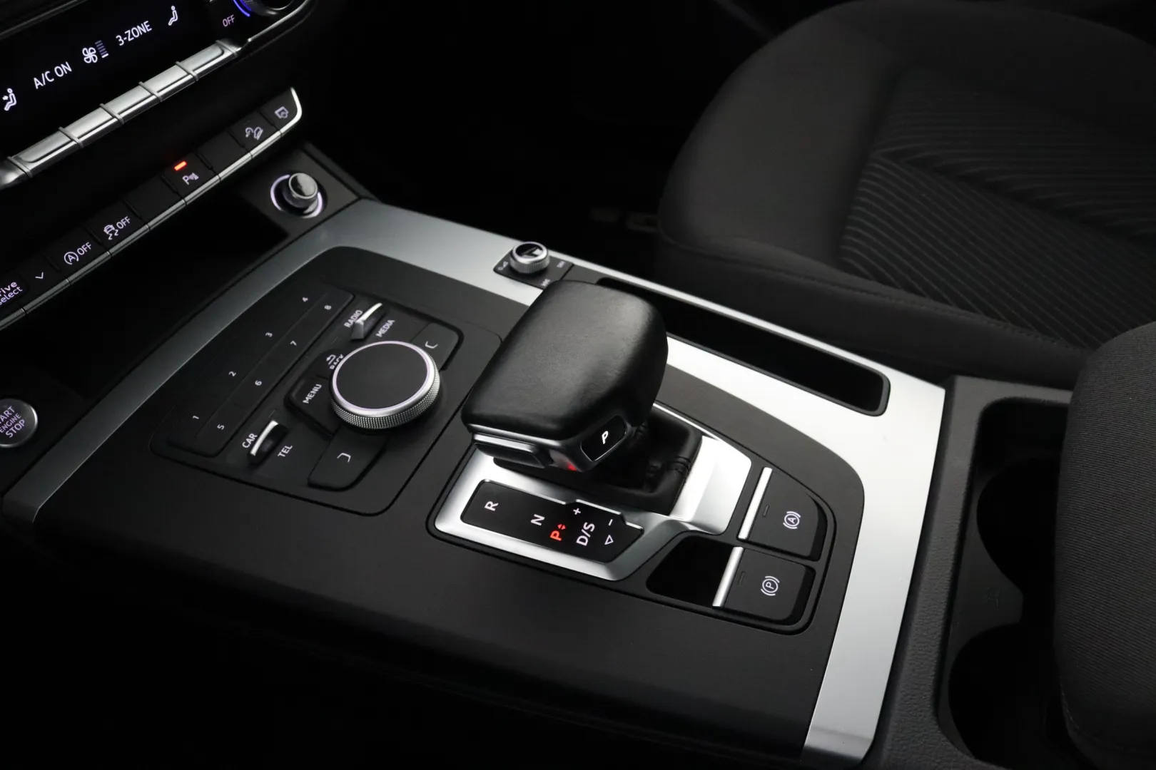 AUDI Q5 LOH-104 carousel image