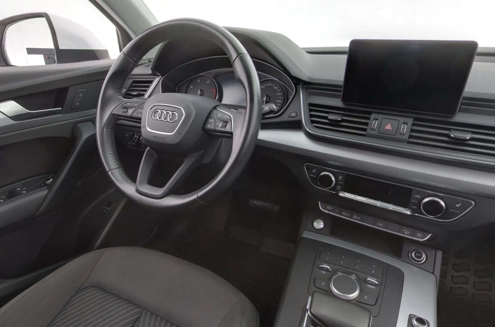 AUDI Q5 LOH-104 carousel image