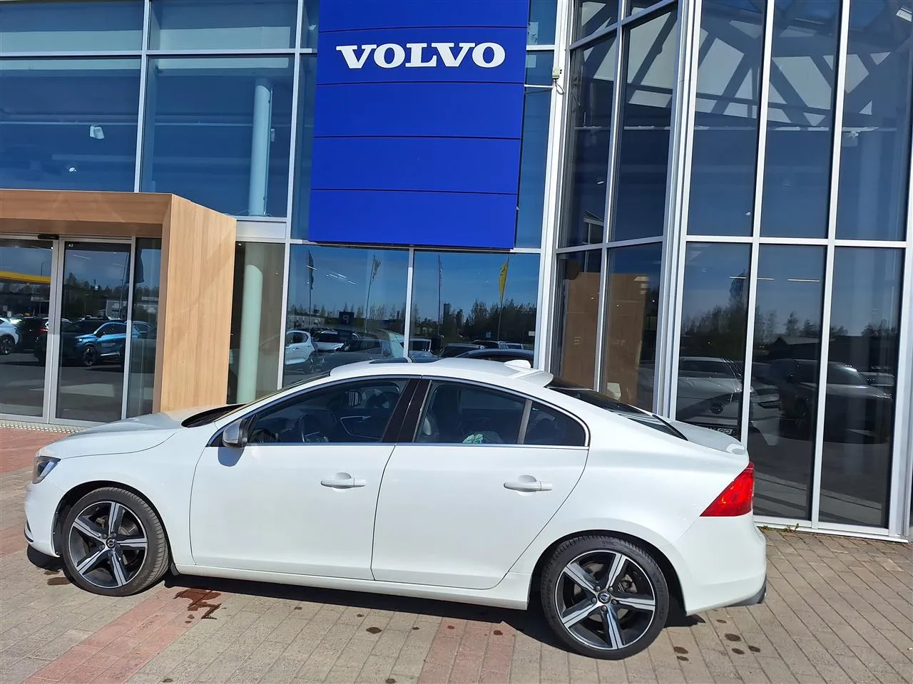 VOLVO S60 MNK-168 carousel image