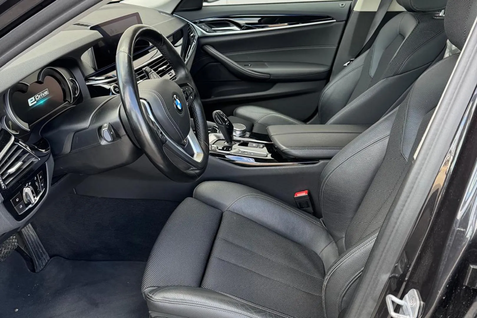 BMW 530 GNE-898 carousel image