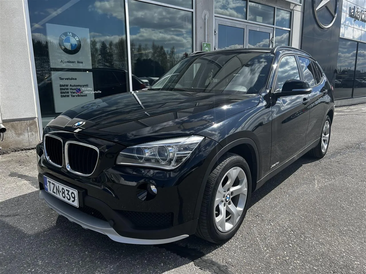BMW X1 TZN-839 carousel image