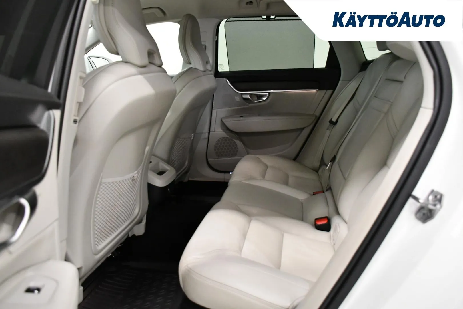 VOLVO V90 Cross Country IOP-335 carousel image