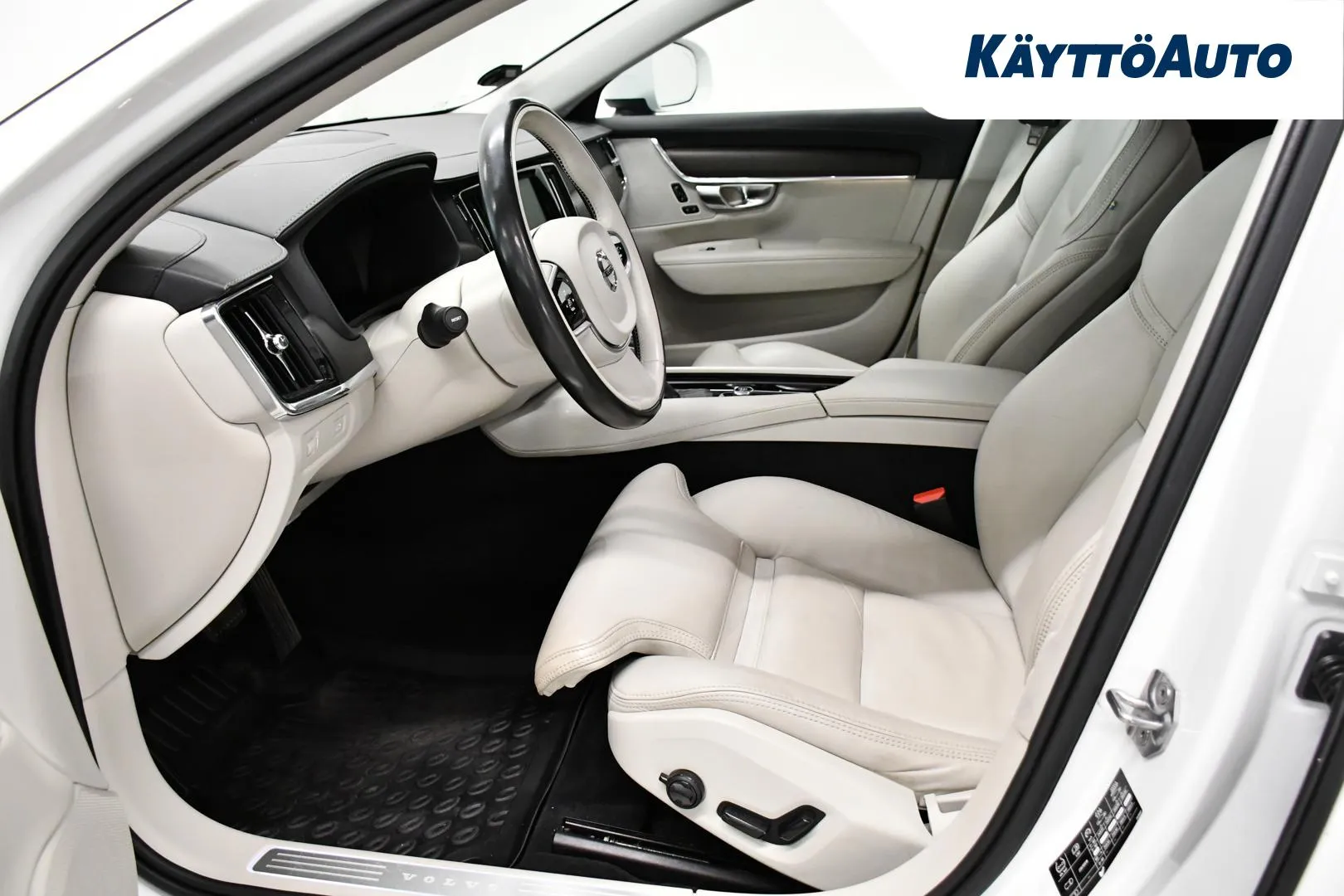 VOLVO V90 Cross Country IOP-335 carousel image