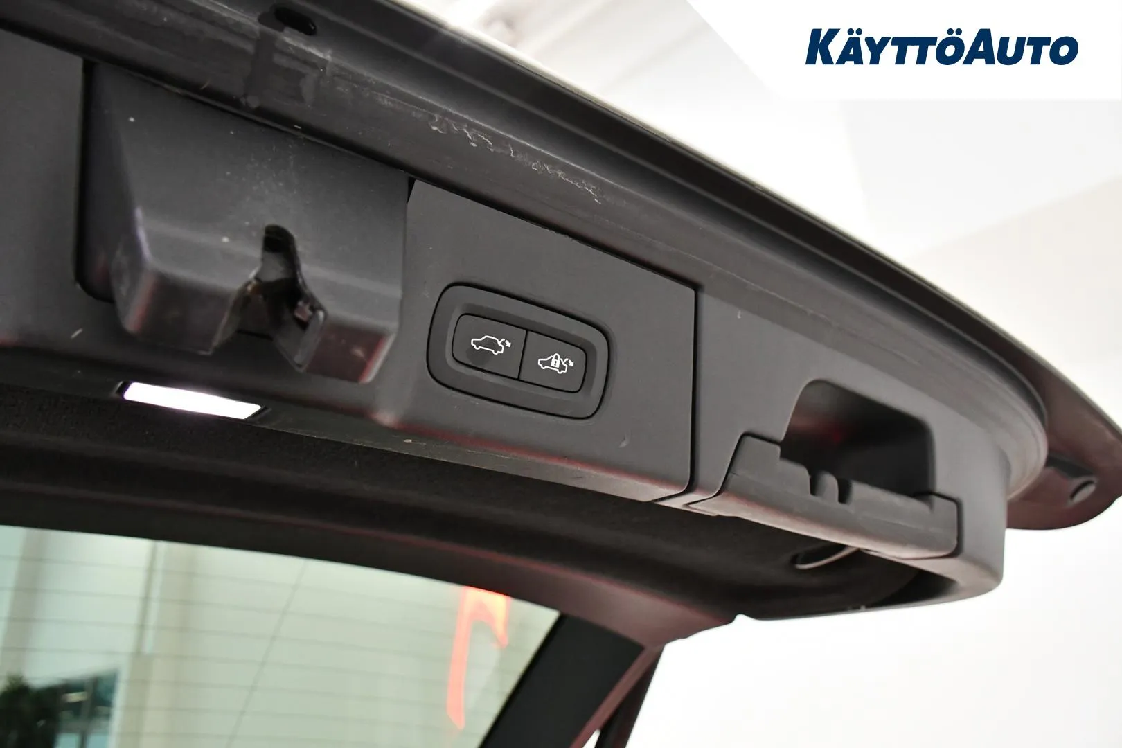 VOLVO V90 Cross Country IOP-335 carousel image
