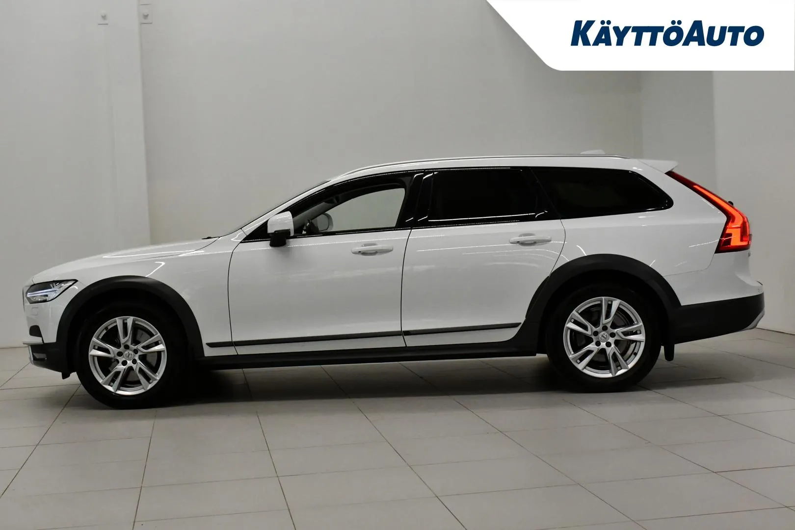 VOLVO V90 Cross Country IOP-335 carousel image