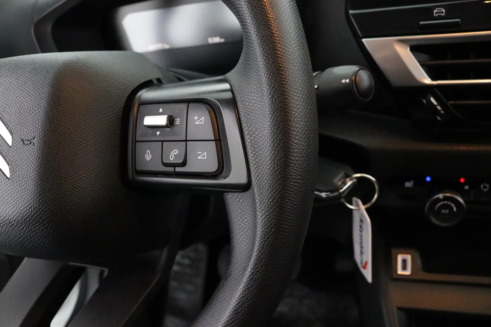 CITROEN C4 OZE-558 carousel image