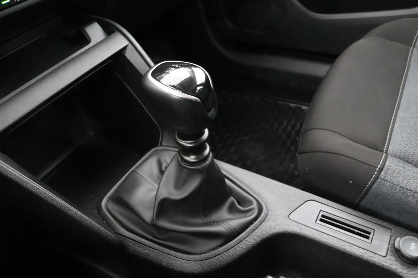 CITROEN C4 OZE-558 carousel image