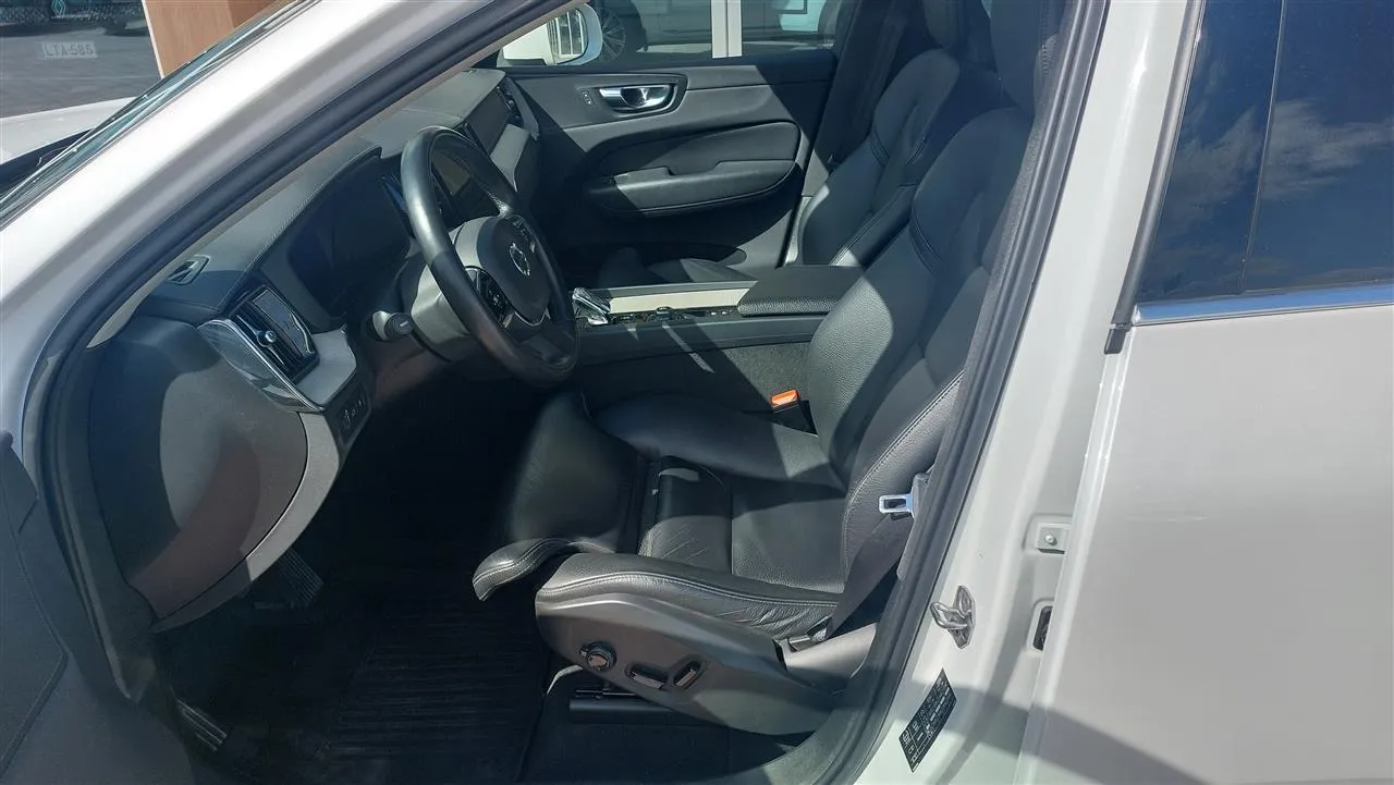 VOLVO XC60 OZL-915 carousel image