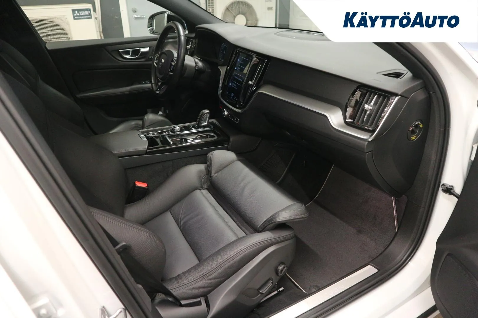 VOLVO V60 JME-623 carousel image