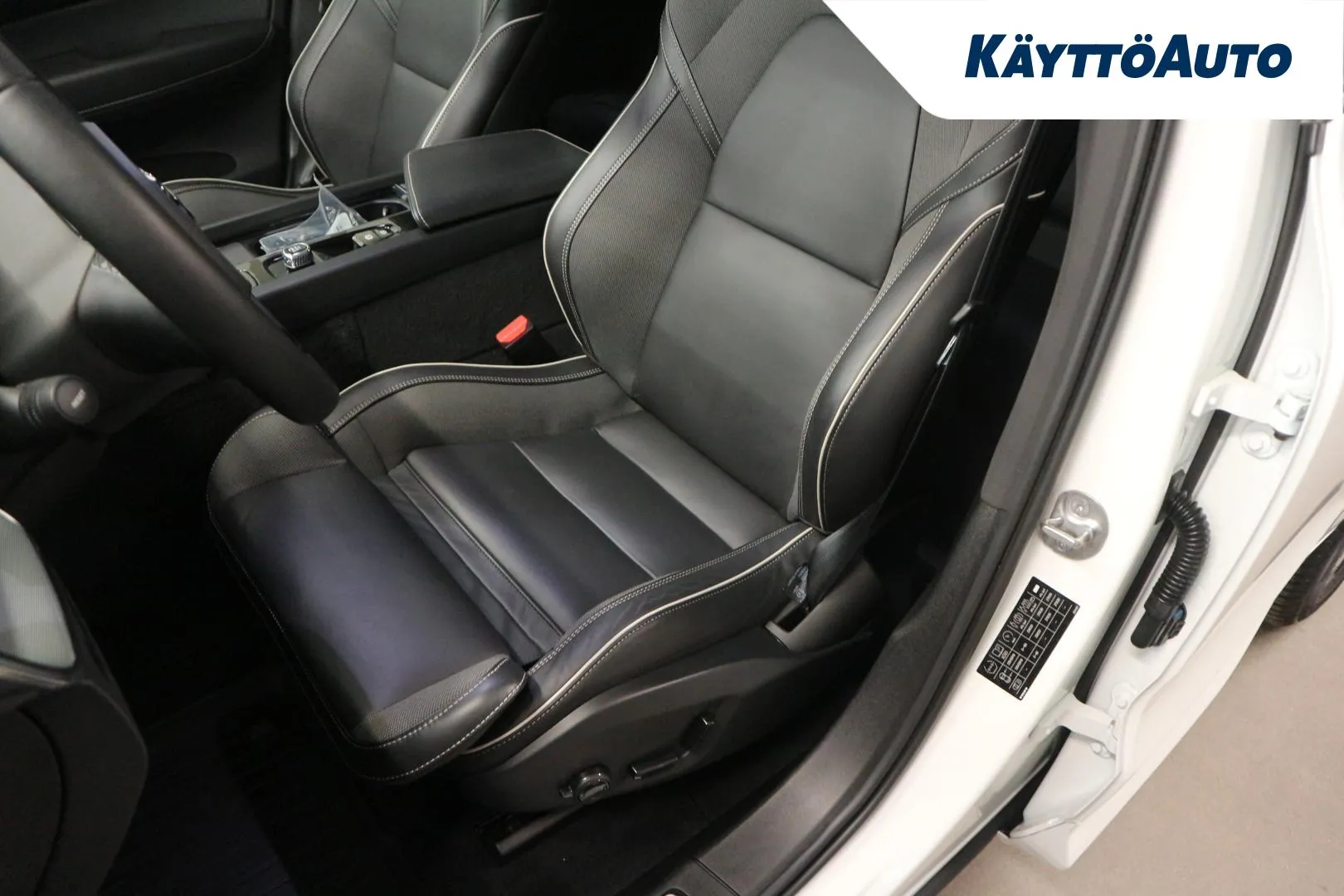 VOLVO XC60 LRN-384 carousel image