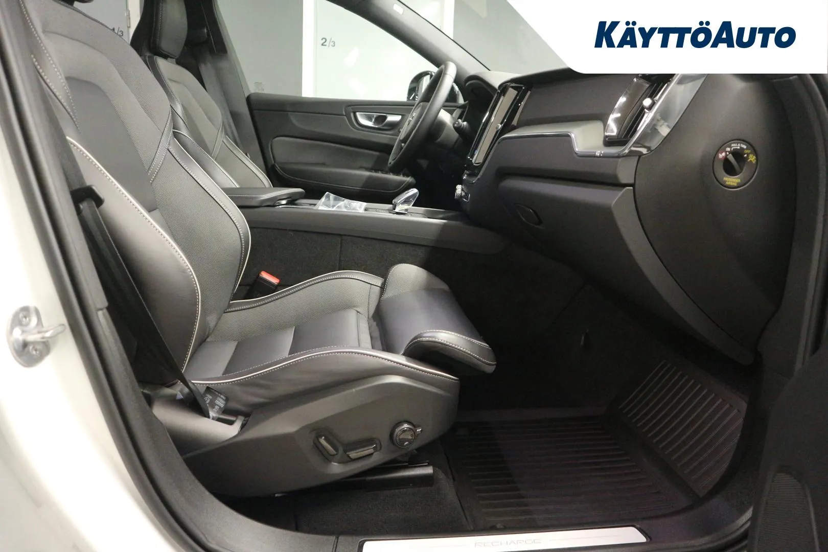 VOLVO XC60 LRN-384 carousel image