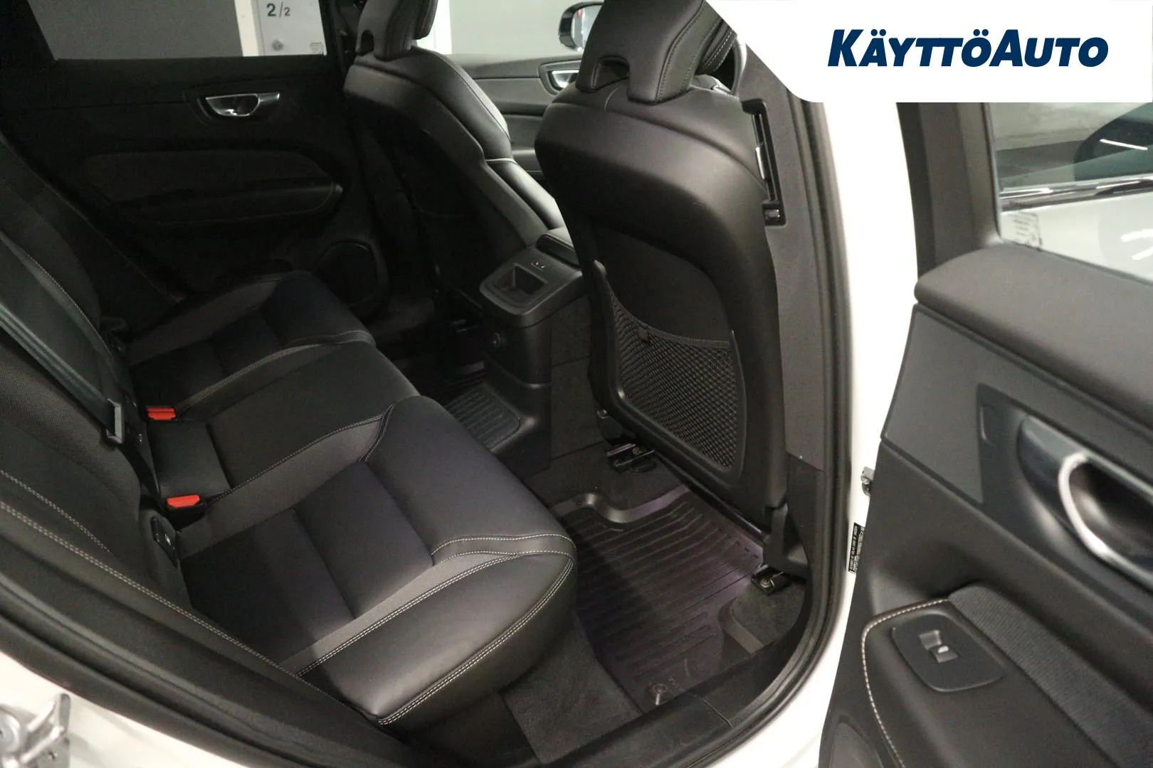 VOLVO XC60 LRN-384 carousel image