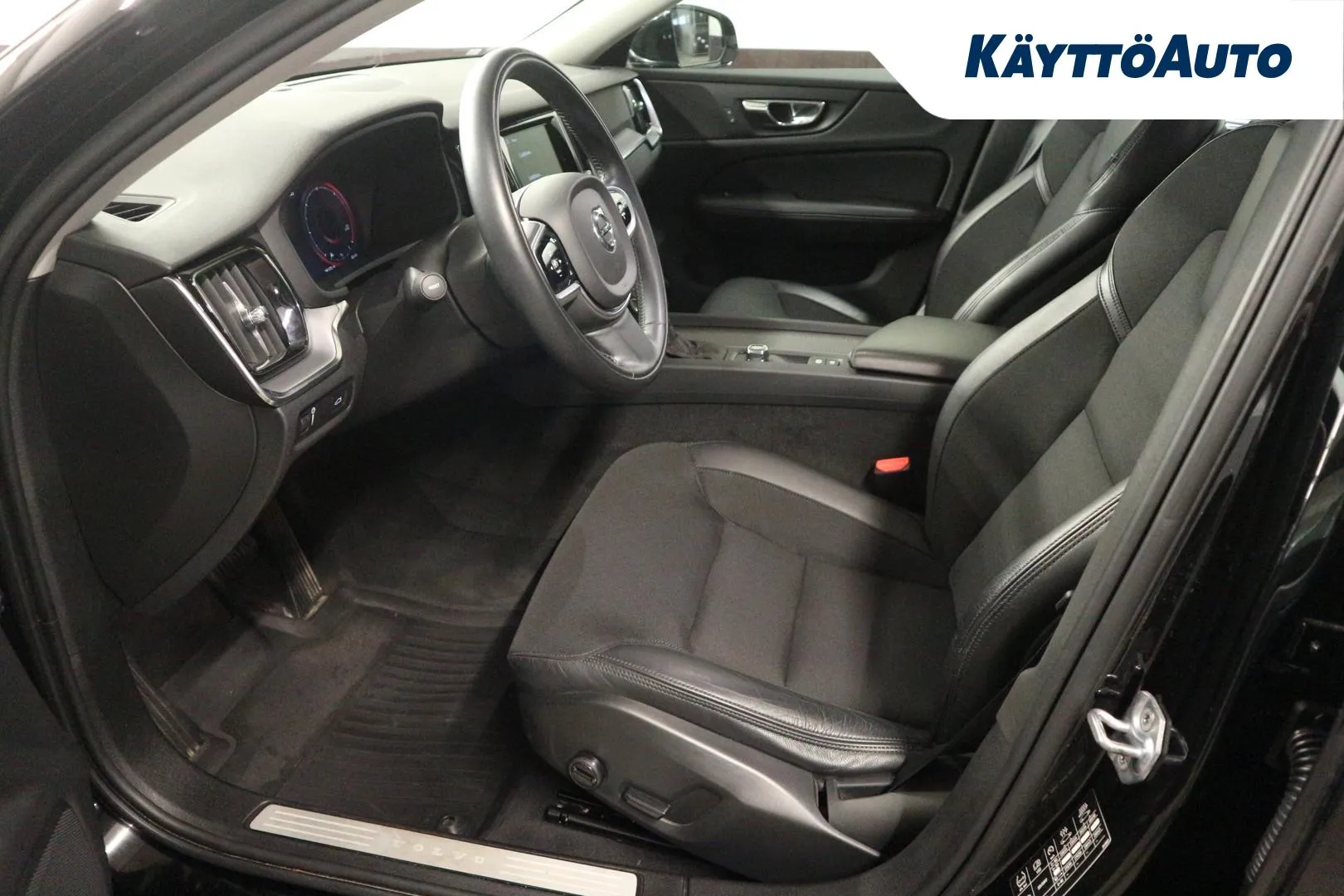 VOLVO V60 RTV-790 carousel image