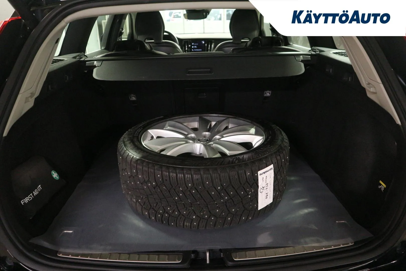 VOLVO V60 RTV-790 carousel image