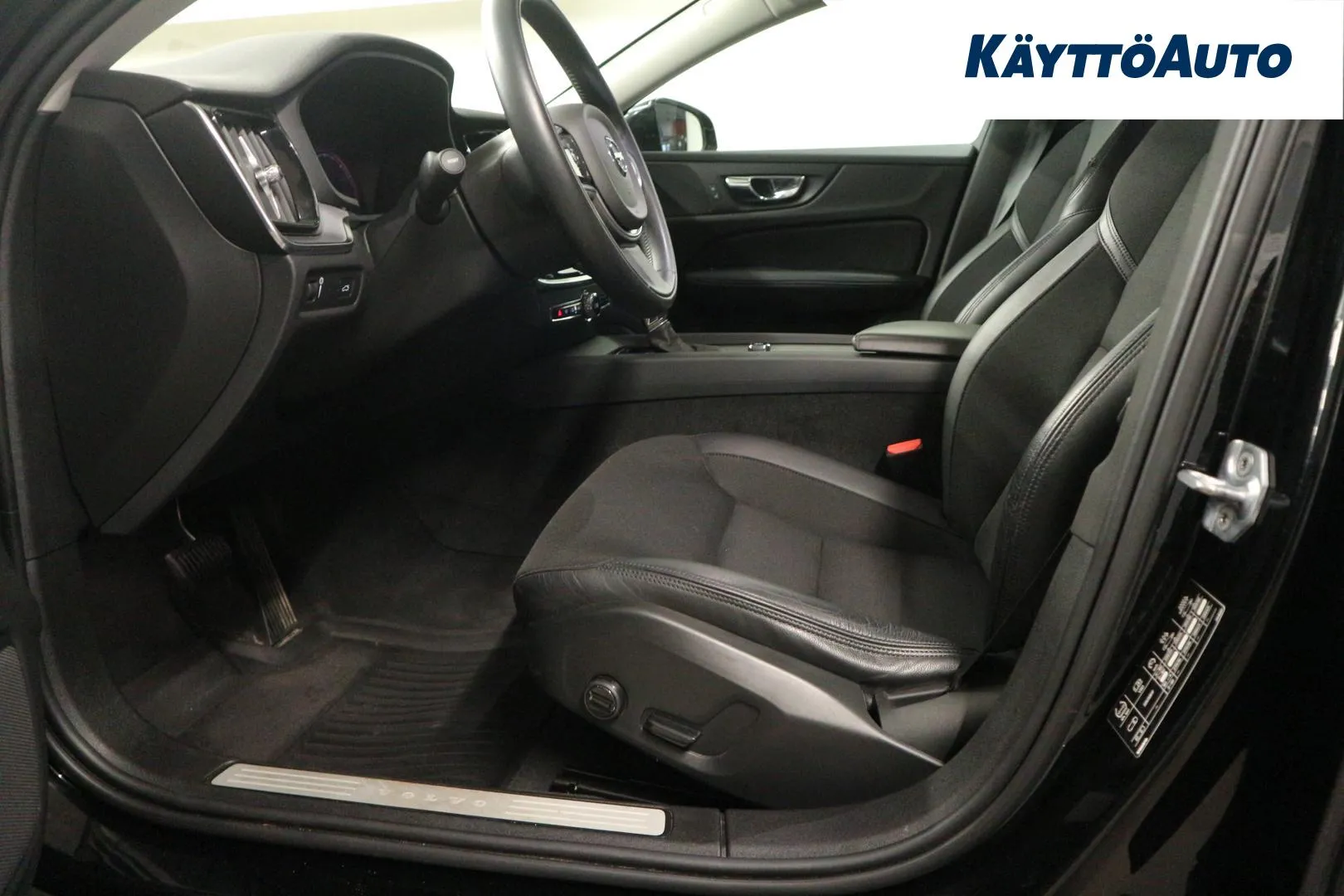 VOLVO V60 RTV-790 carousel image