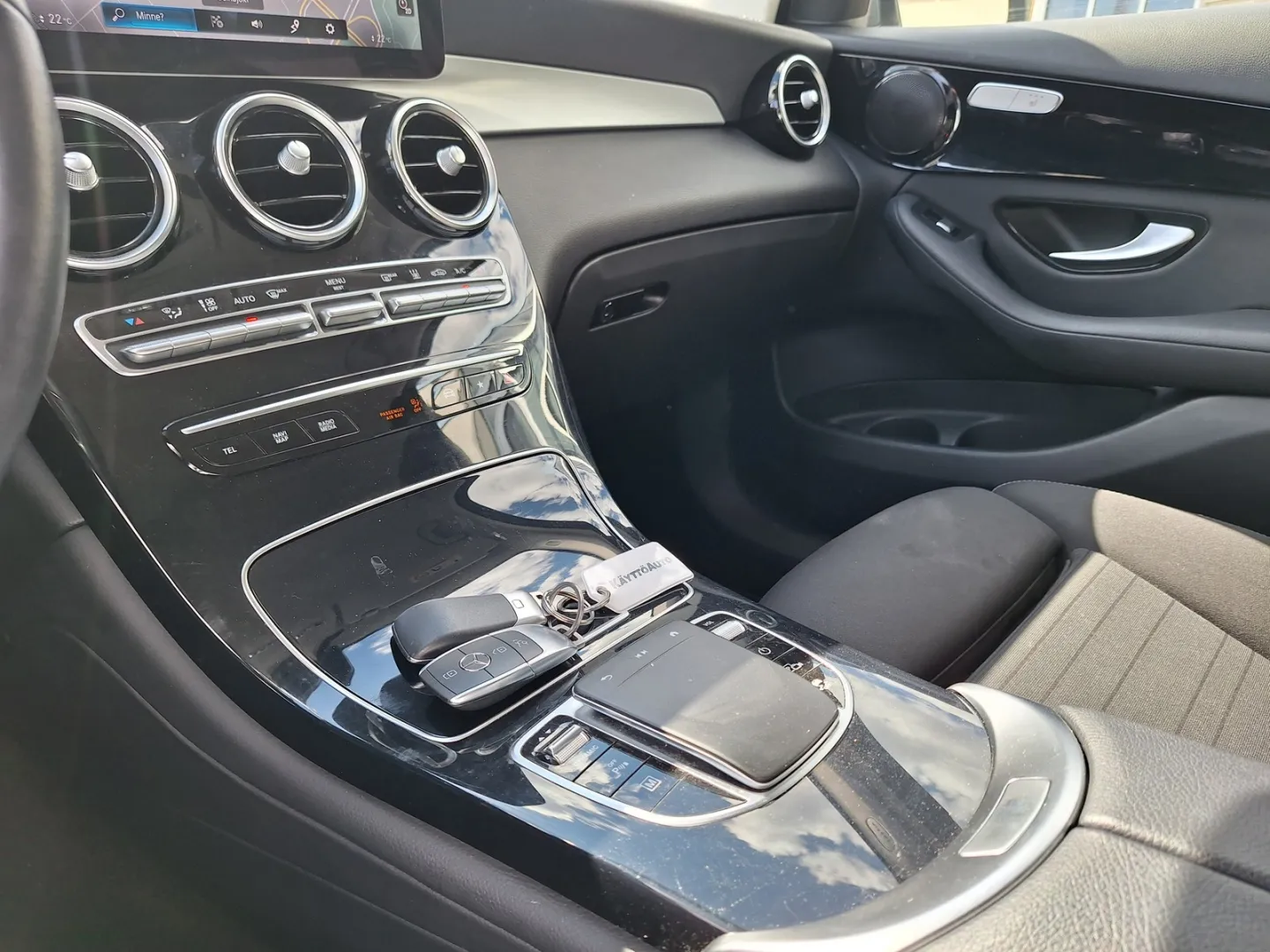 Mercedes-Benz GLC SZA-876 carousel image