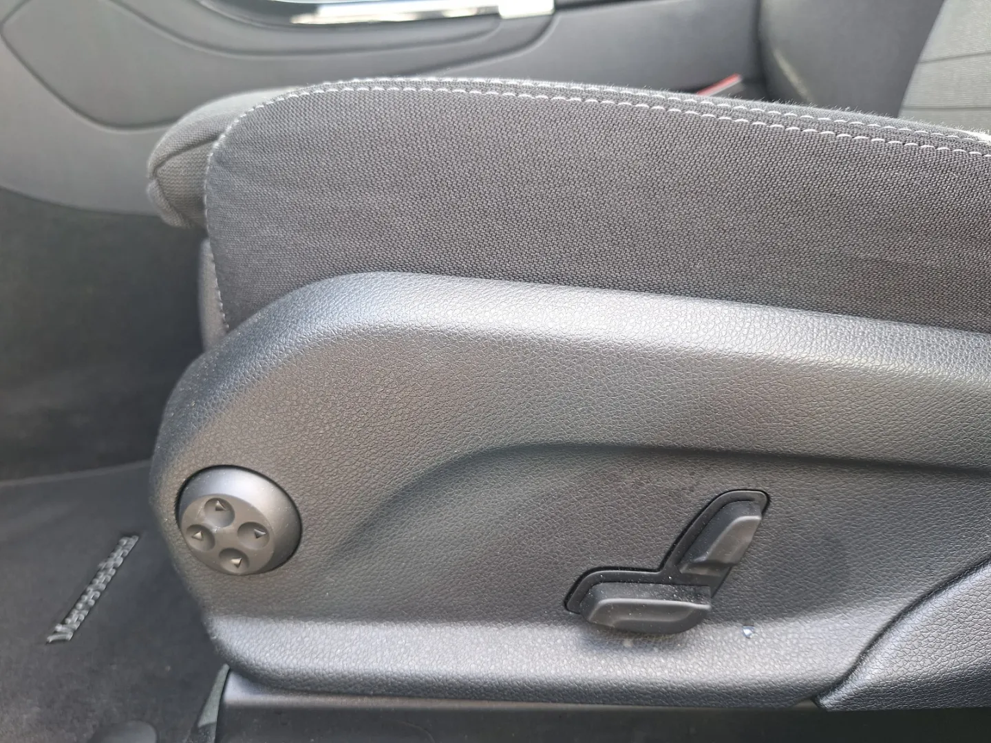 Mercedes-Benz GLC SZA-876 carousel image
