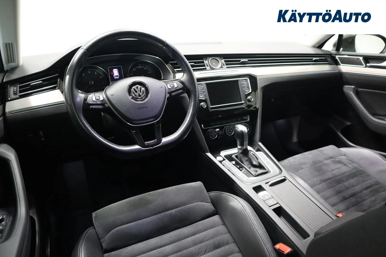 VOLKSWAGEN Passat LNV-521 carousel image