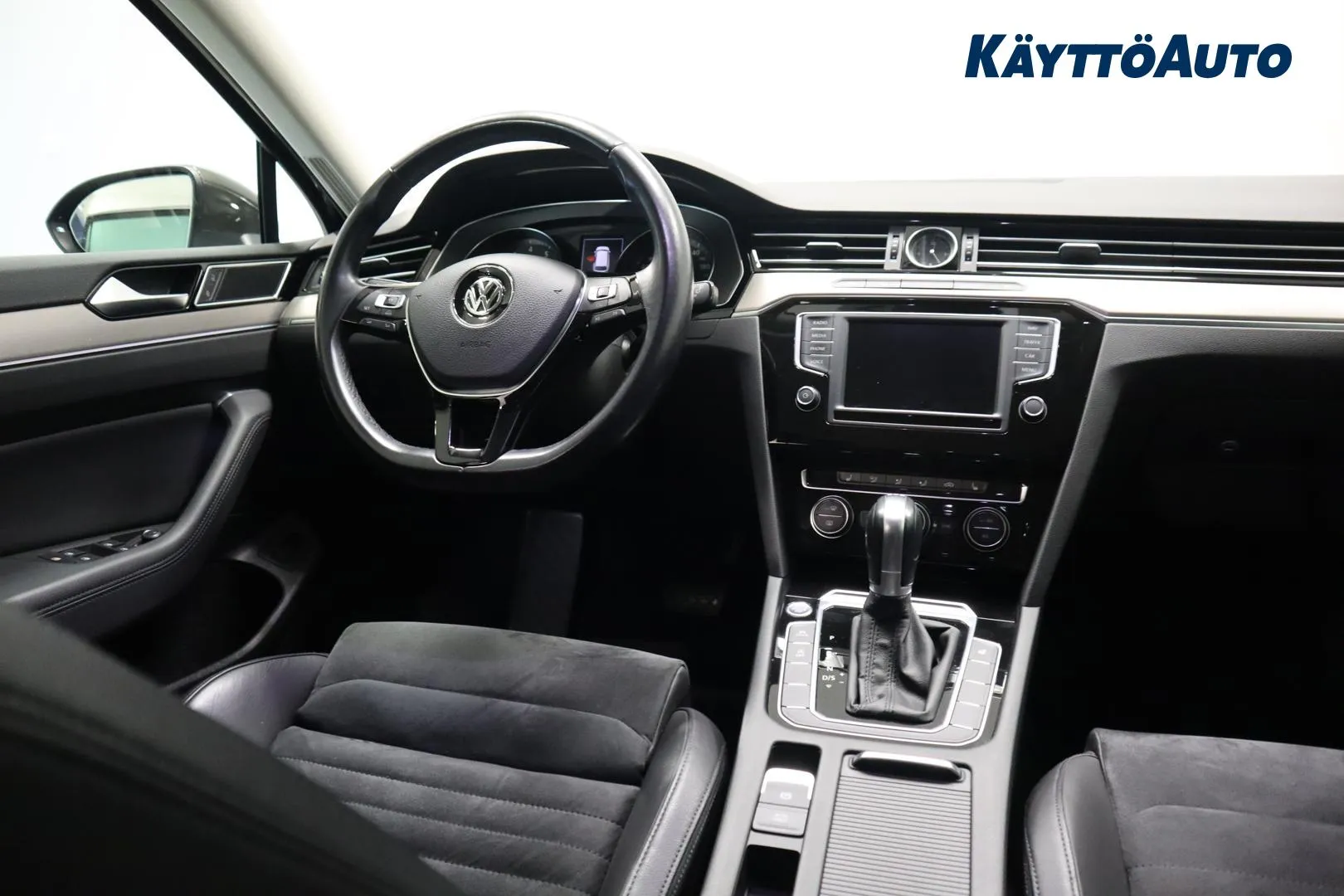 VOLKSWAGEN Passat LNV-521 carousel image